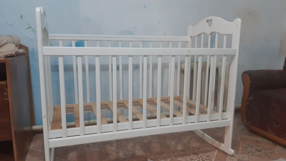 Продам манеж белый