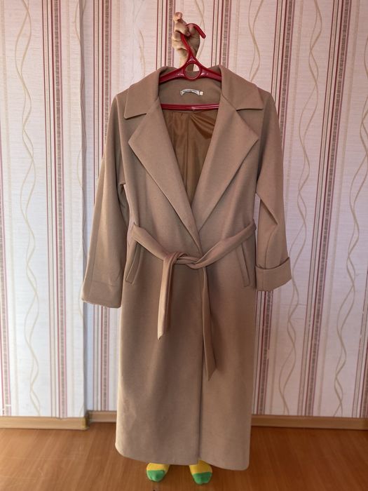 Пальто бежевый