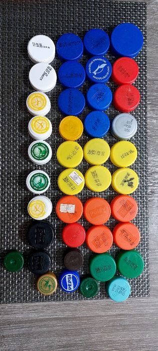 Крышки от пластиковых бутылок