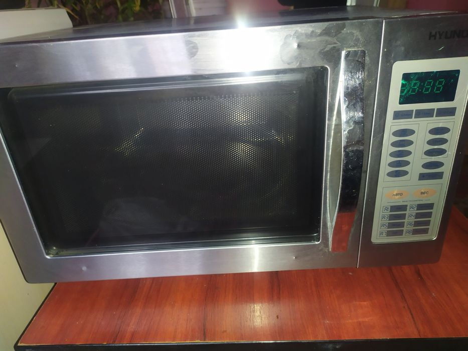 Продаю микроволновую печь бу