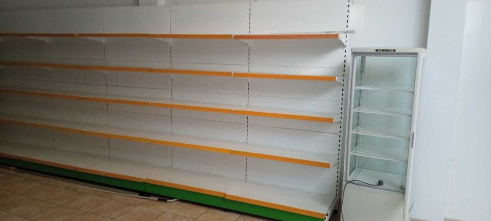 Крайстенен конзолен рафт с гръб