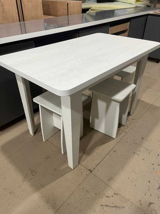 Столы ЛДСП с 4-мя стульями