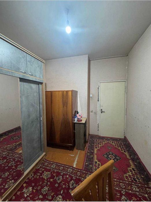 Срочно продаётся 2 комнатная квартира в 6 квартале магазин МАКРО