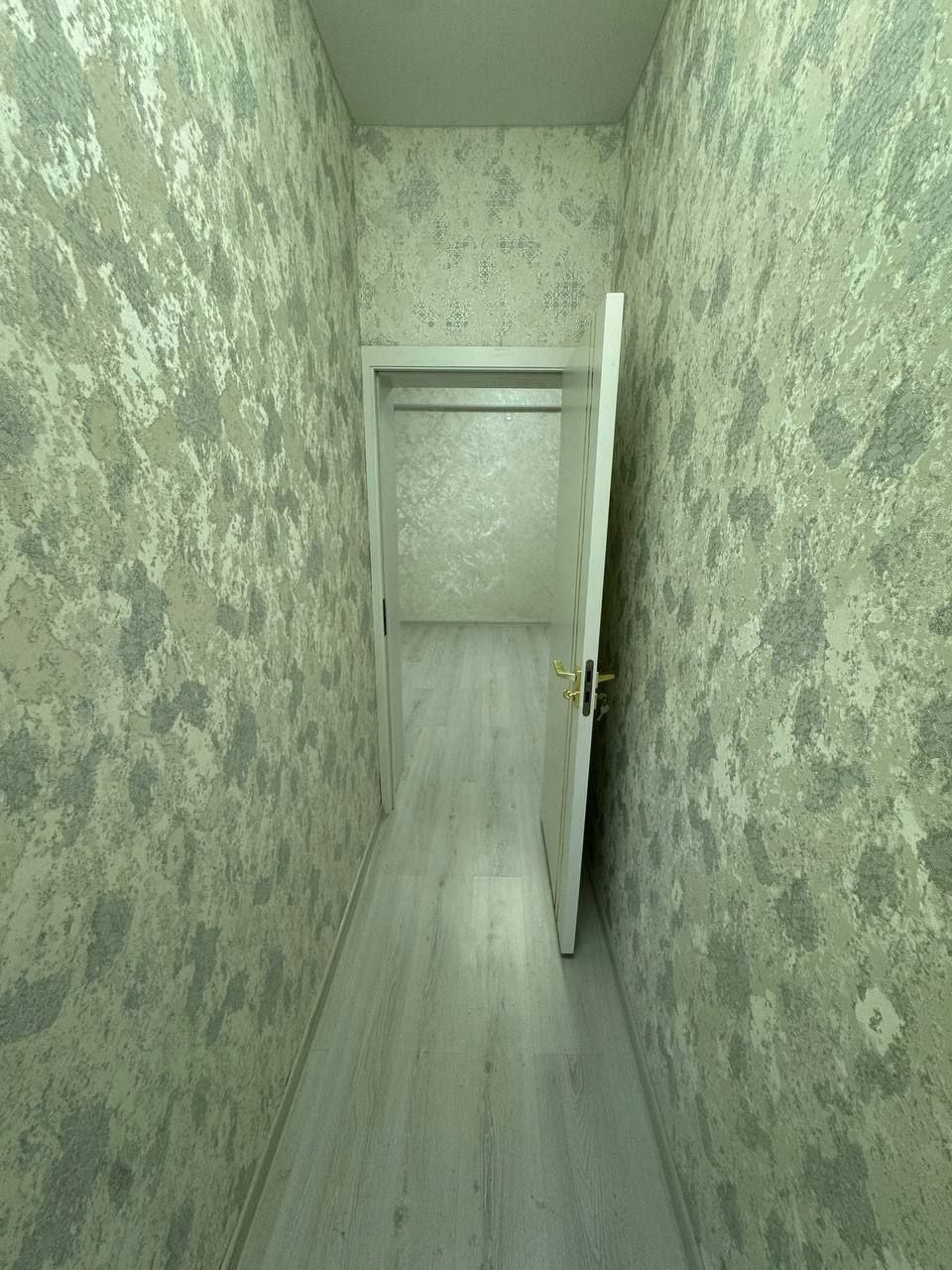 3-xonali 3-qavatda 72m² kvartira sotiladi.
3-qavatli g'ishtli dom.
Nar