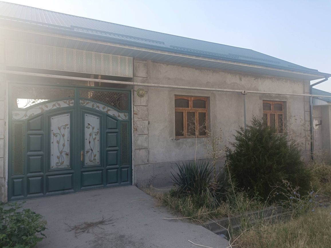 Uy sotiladi 7.5 sotix yo'ldan 100 mert ichkarida