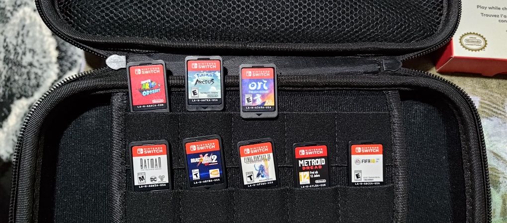 Nintendo Switch cu jocuri și accesorii