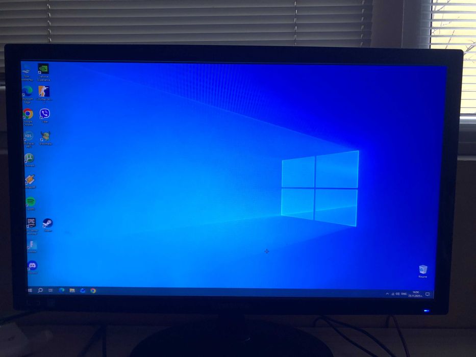 МОЩЕН геймърски компютър + монитор