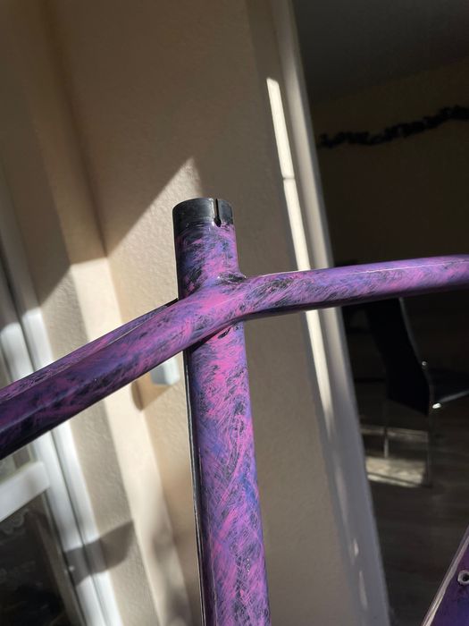 Карбонова рамка Epic рамер М пребоядисана