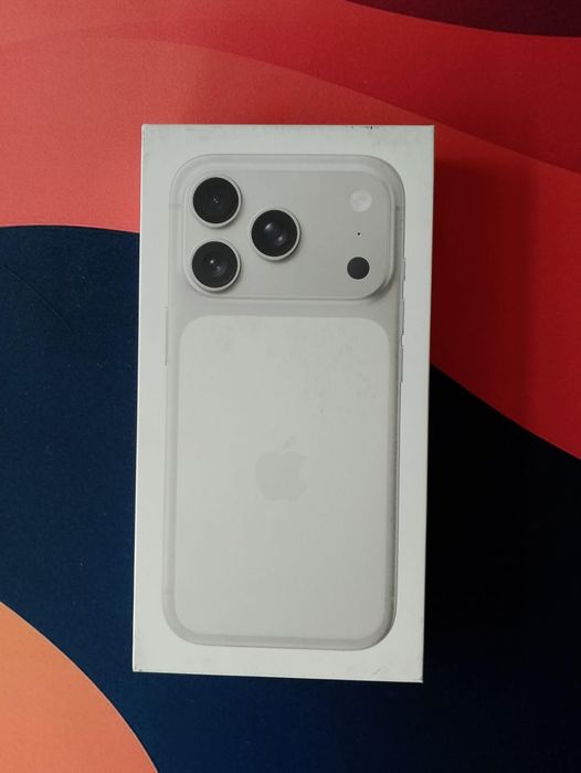 iPhone 17 pro серебристый