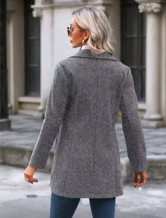 Елегантно дамско палто