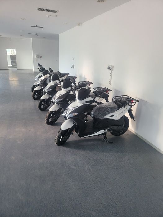 Scuter nou de inchiriat pentru delivery / 125 cc | Glovo Bolt Wolt