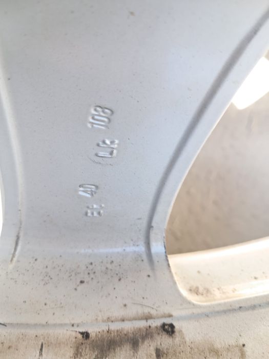 Vând anvelope cu jante de iarnă Dunlop