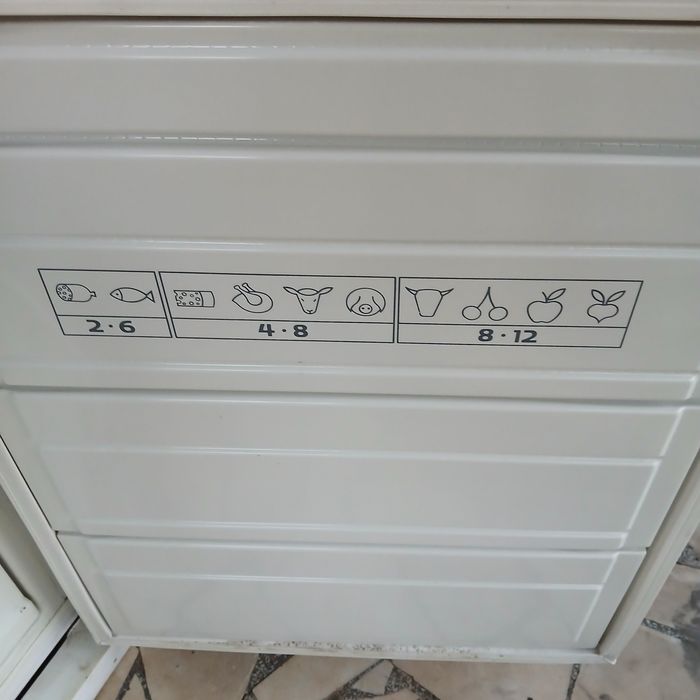 Продавам малък 80л.Фризер