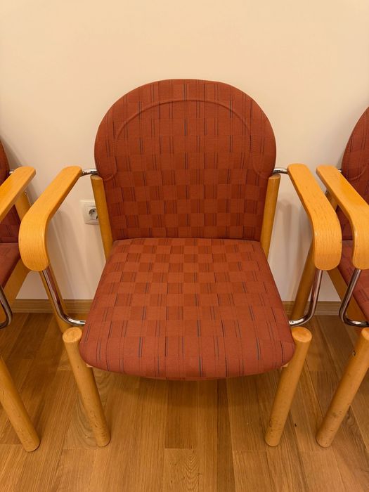 Дървени масивни столове с дамаска 4 бр