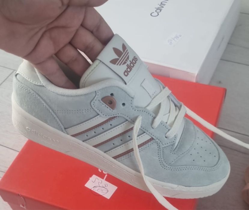 Vand adidasi Adidas Riverly(40) impecabili