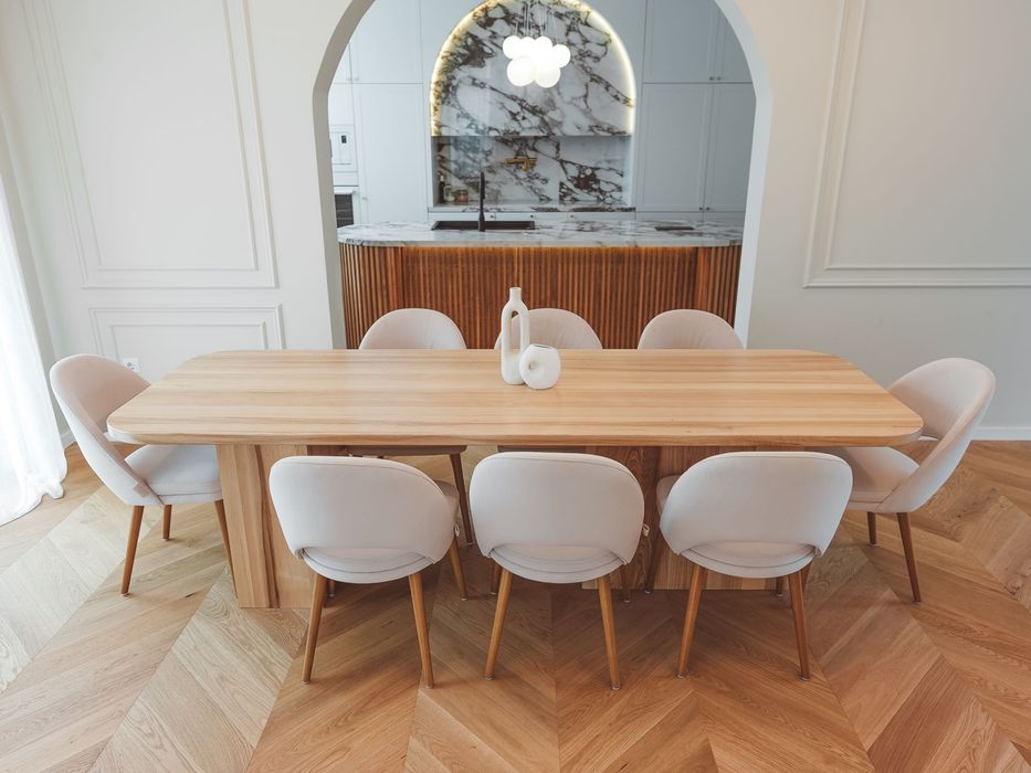 Mobilier la comandă din lemn masiv,