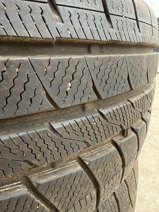 Set cauciucuri iarna aproape noi 245/40 R19 Davanti Wintoura +