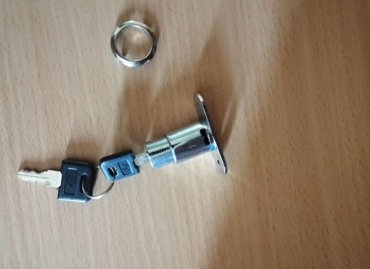 Замок в компл. для витрины