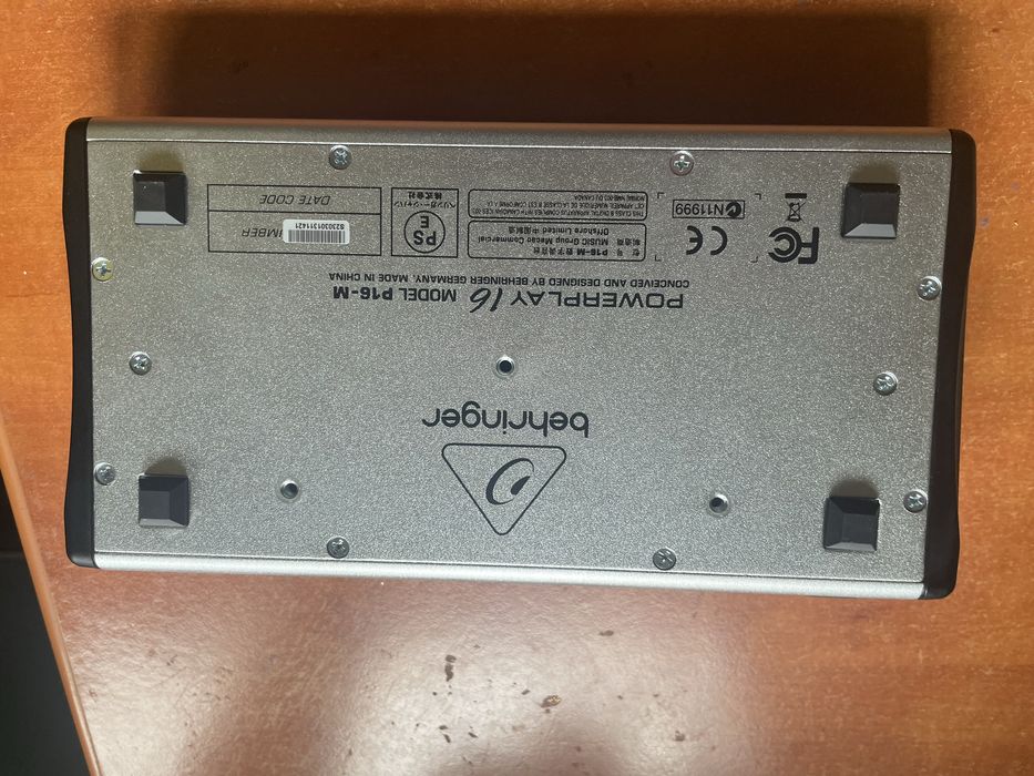 Vand Behringer P16-M nefolosit !