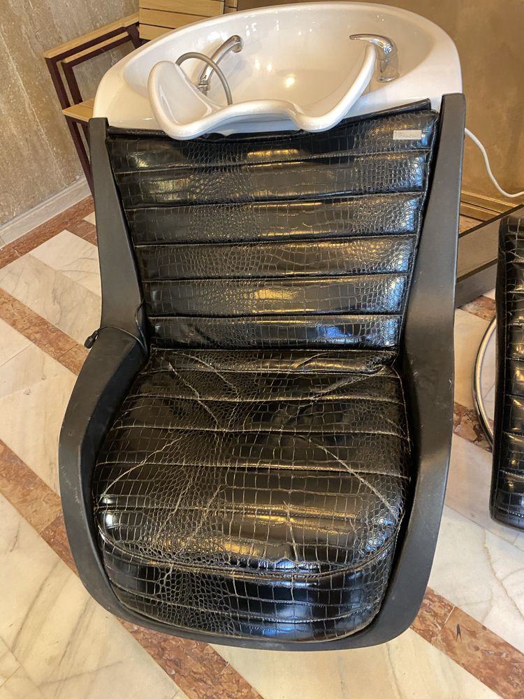 Scafa si scaune pentru salon.materialul scaunelor si al  scafei eate