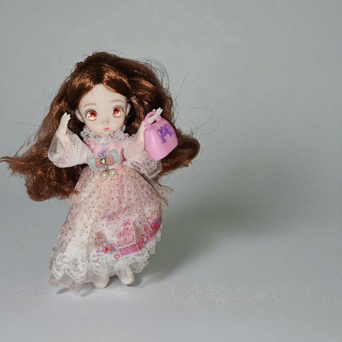 Păpușă Articulată de Colecție (23 cm)