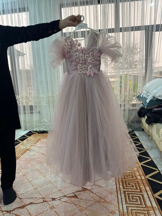 Нарядные платья  б/у