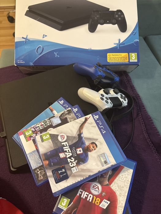 Ps4,7 jocuri, cablu HDMI,cablu de alimentare,2 manete