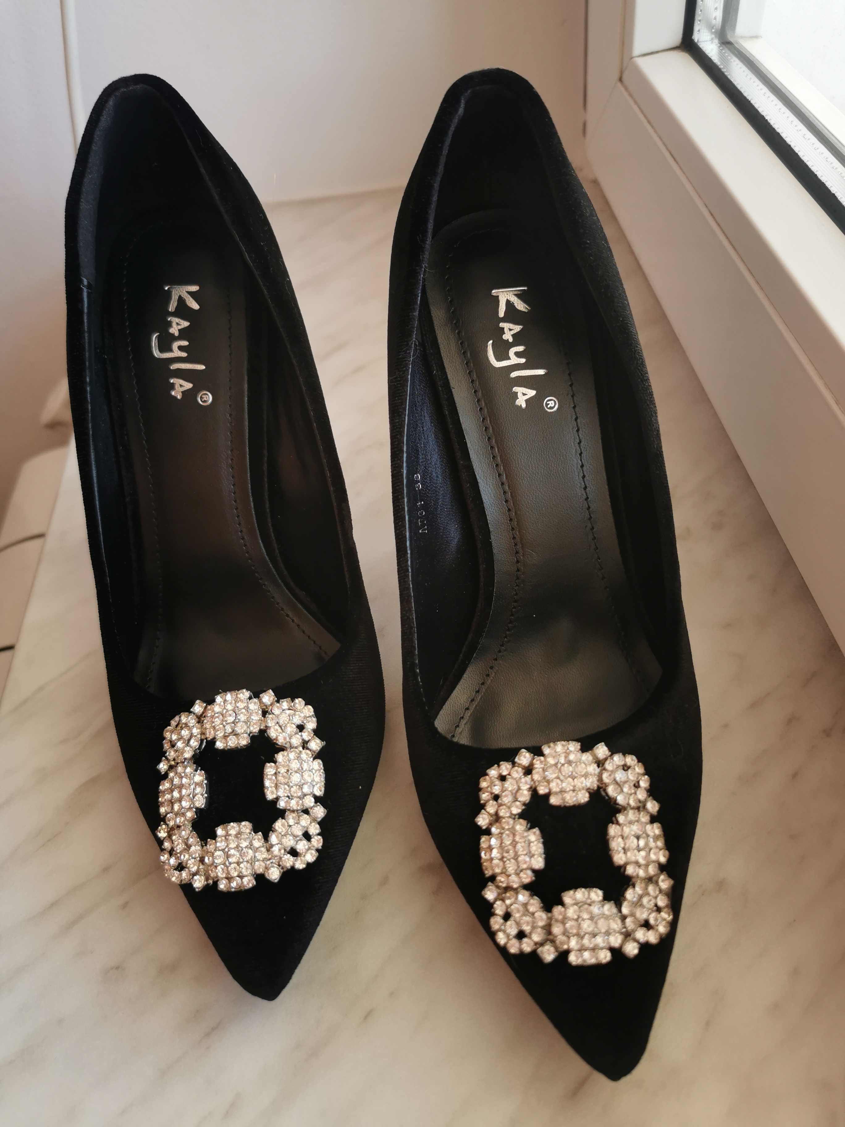Pantofi de seara din catifea