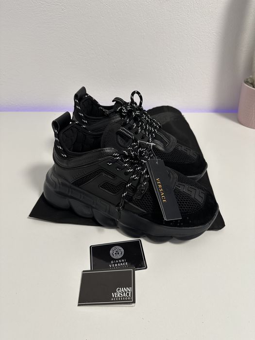 Adidasi Versace chain reaction