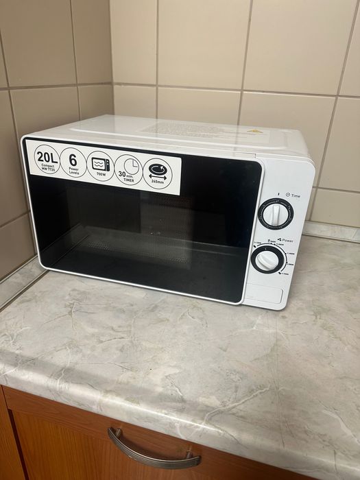 Vând cuptor cu microunde