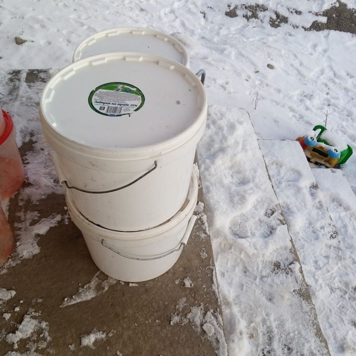 Ведро 10 литров пластмасовая.