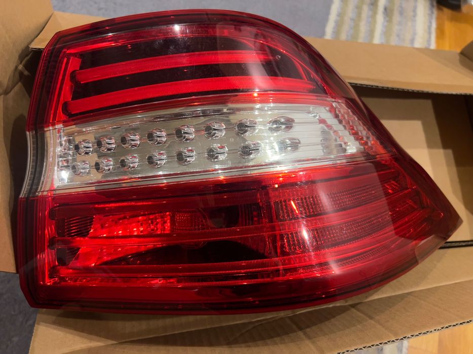 Lampa spate stanga/dreapta Mercedes ML w166, produs OEM Mercedes-Benz