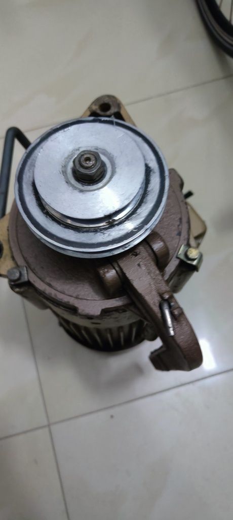 Vând motor electric