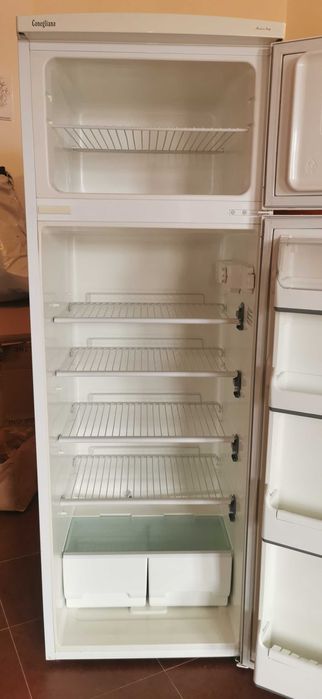 Хладилник с отделна горна камера Conegliano Made in Italy