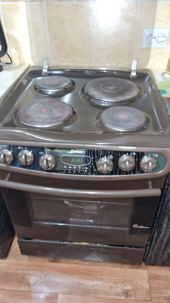Продам электроплиту KAISER
