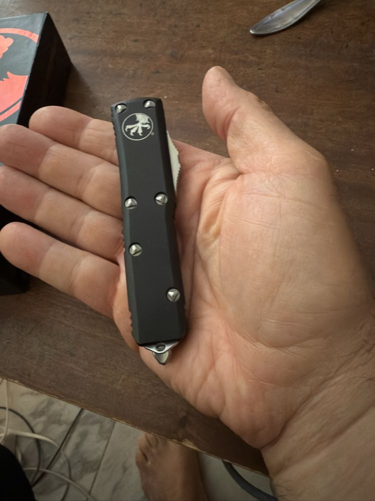 Автоматичен нож Microtech .Страхотен