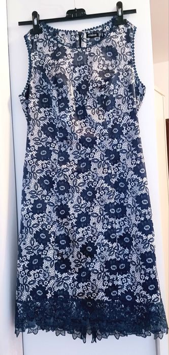 Рокля с красива дантела