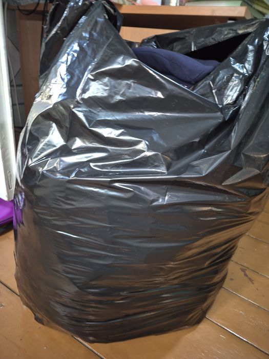 Отдам мешок вещей даром