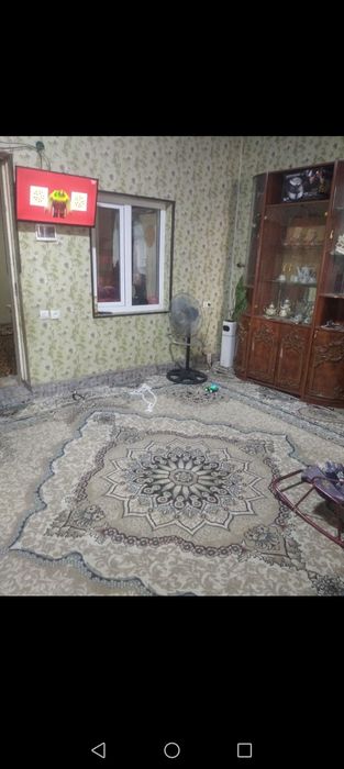 Прадается дом 1 сотка 2 комната кухня  и санузел  цена дагаварная