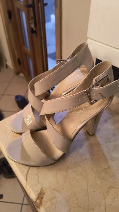 Sandale bej  Calvin Klein, cu toc, din piele naturala