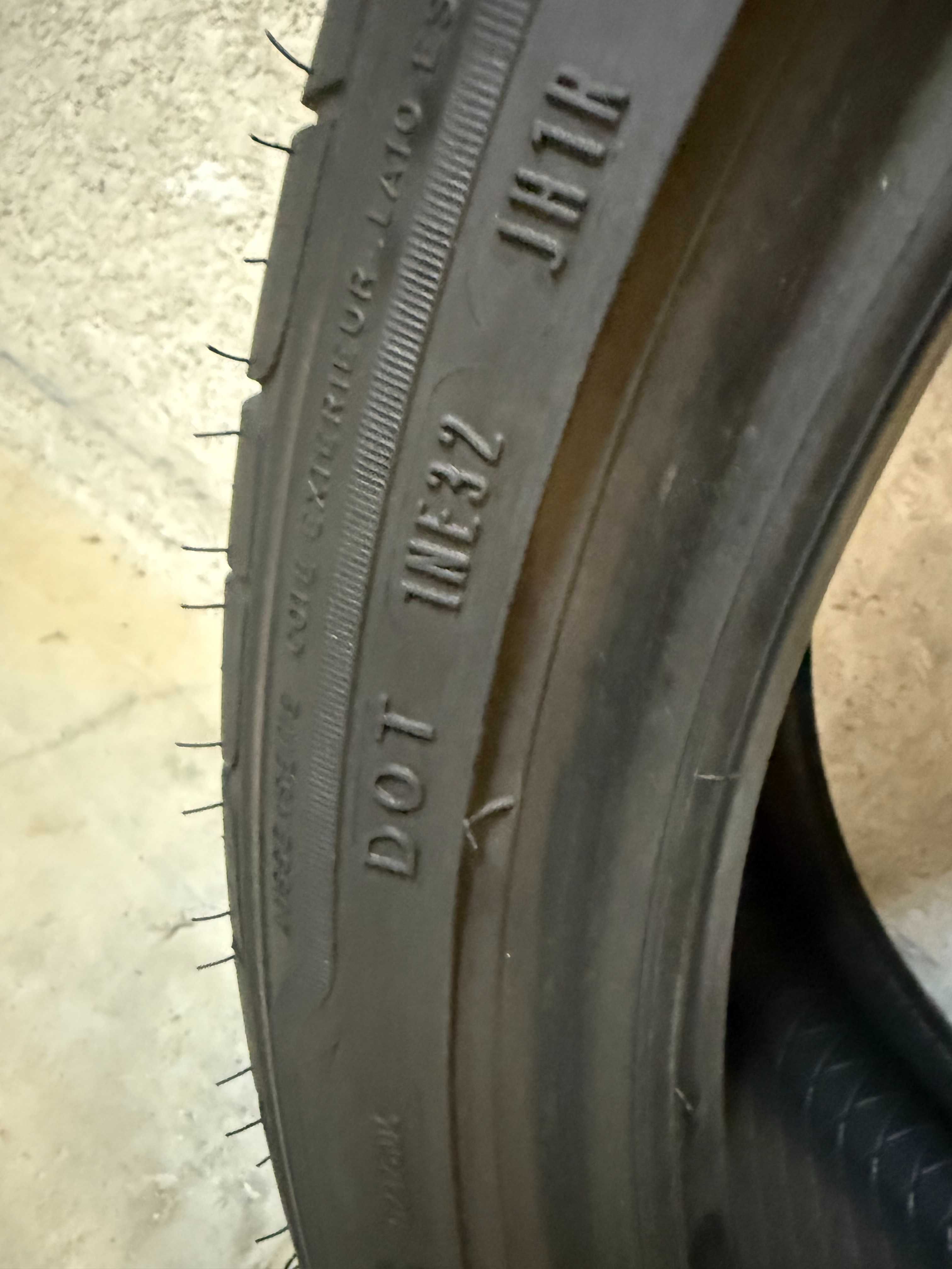 2бр 255/35/19 GoodYear F1 Eagle RunFlat на +/- 10 000 км