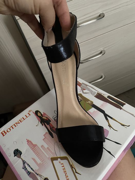 Sandale din piele ecologica marime 36