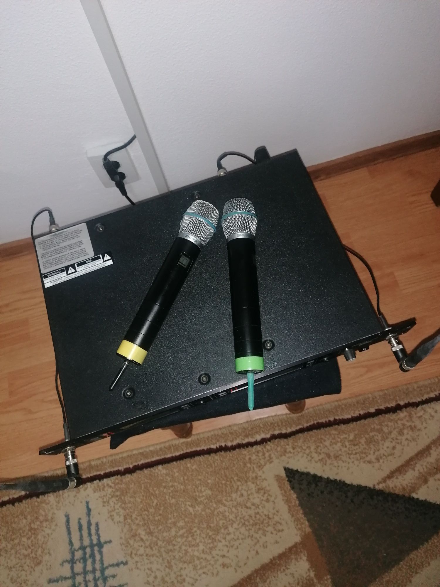 NEGOCIABIL. Set microfoane wireless shure u4d cu beta 87