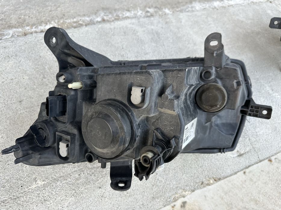 Фарове за Dacia Logan 2