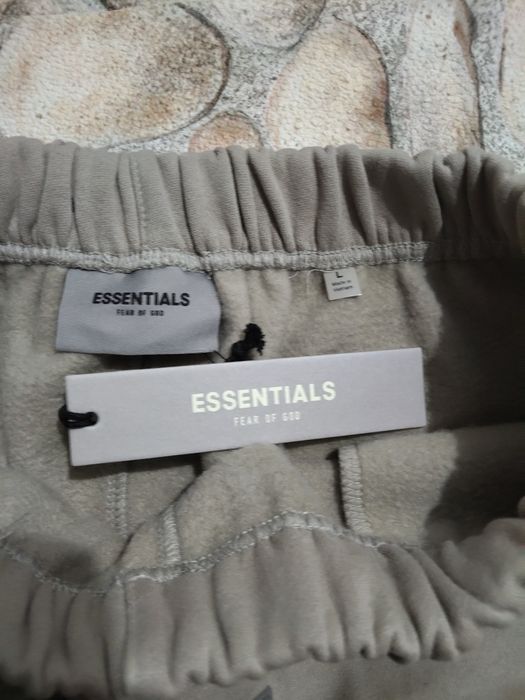 Essentials Shorts khaki