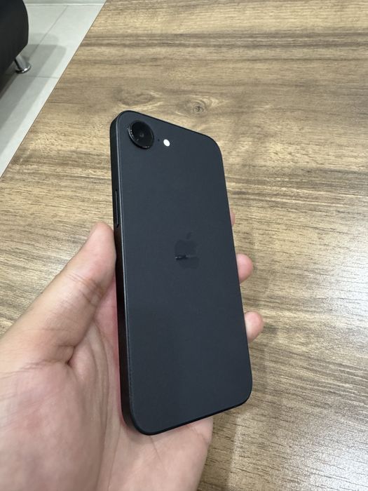 Iphone 16e почти новый
