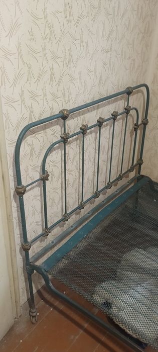 Продавам ретро легла два броя