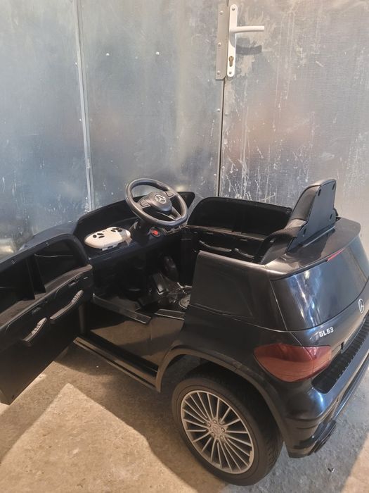 Mașinuță electrică Mercedes-Benz pentru copii – ca nouă