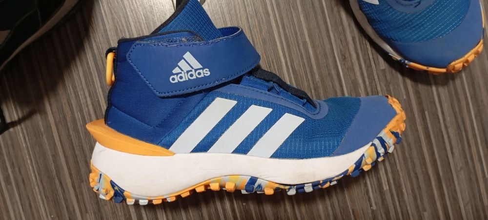Adidasi Adidas  mărime 35