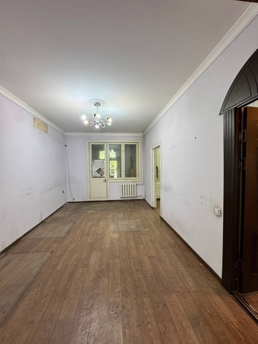 НЕЖИЛОЕ ПОМЕЩЕНИЕ Продается:    На: Чиланзар 8кв 80м2 1линия